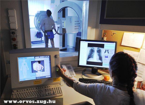igitális röntgenfelvétel készül az Országos Gerincgyógyászati Központban